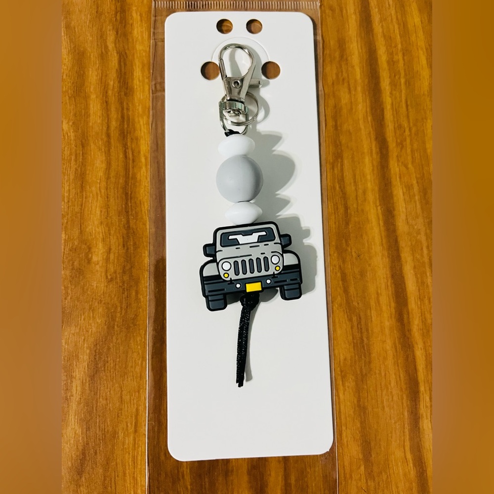 🔥Gray Jeep Keychain🔥